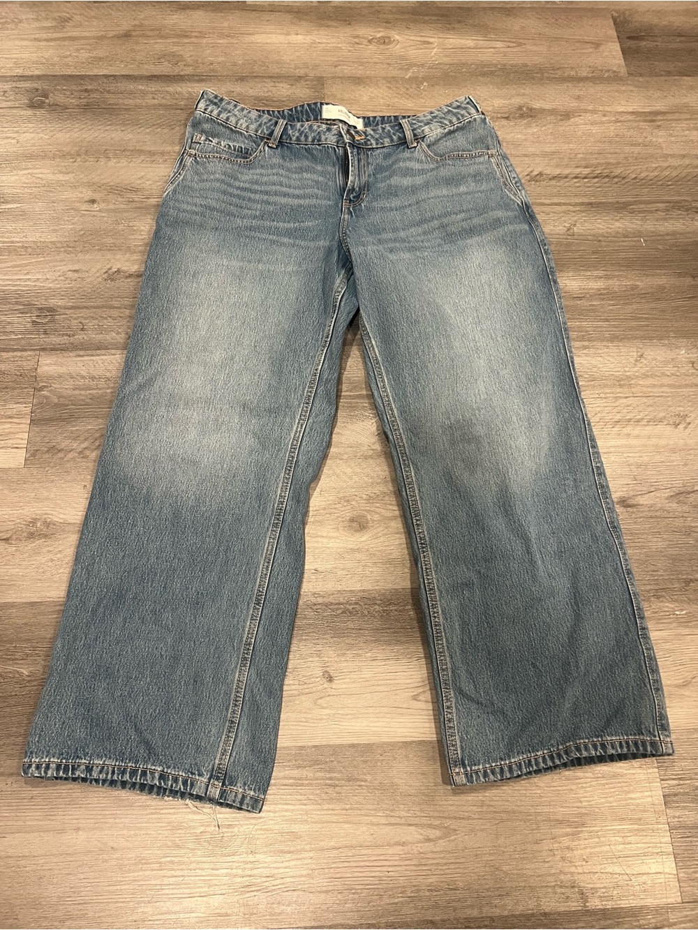 Hollister women's Light Wash Relaxed Wide-Leg Jeans baggy
